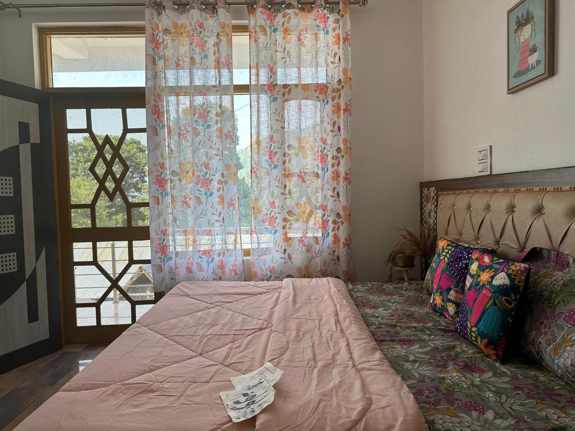הוסטל Bīr La Casa By Cosmic Kriya מראה חיצוני תמונה